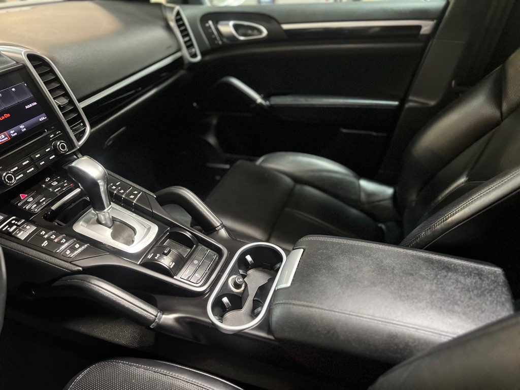 2017 Porsche Cayenne Image 22