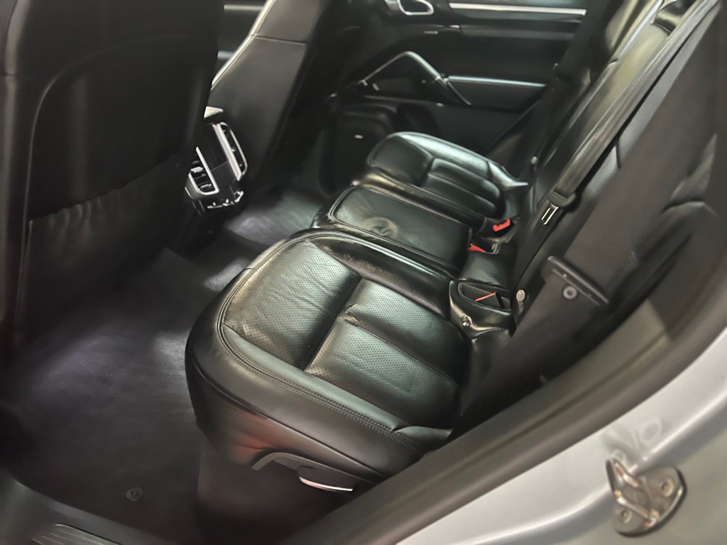 2017 Porsche Cayenne Image 23