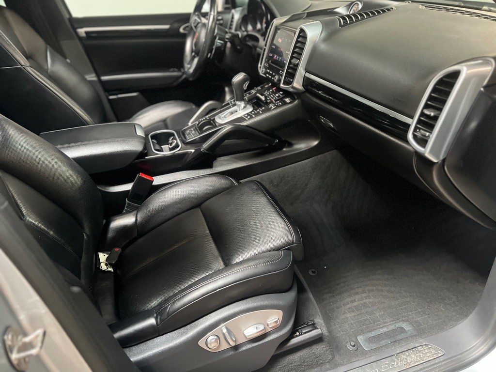 2017 Porsche Cayenne Image 24