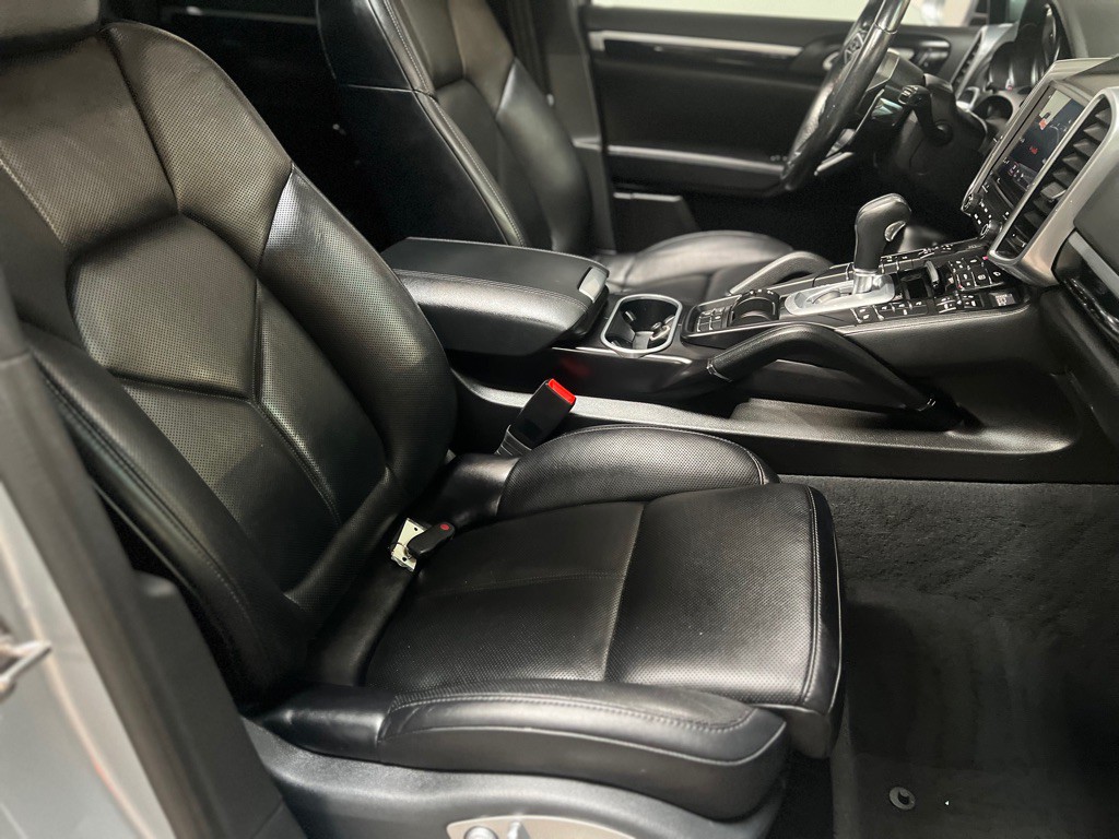 2017 Porsche Cayenne Image 25