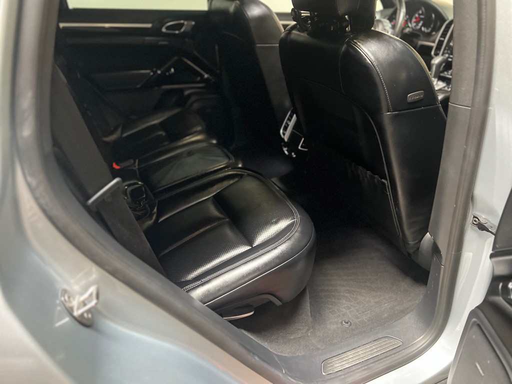 2017 Porsche Cayenne Image 26