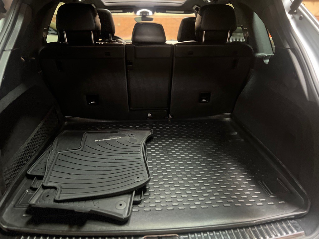 2017 Porsche Cayenne Image 34