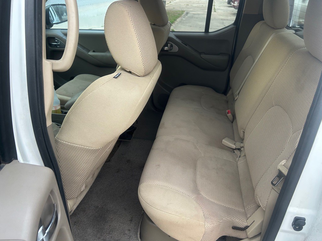 2011 Nissan Frontier Image 3