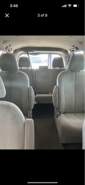 2011 Toyota Sienna Image 3