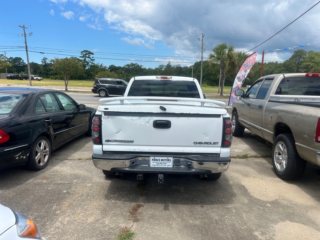 2005 Chevrolet Silverado 1500 Image 2