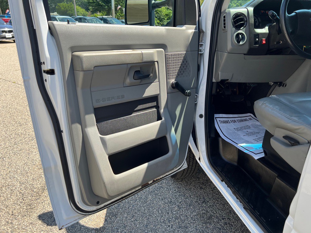 2010 Ford Econoline Image 10