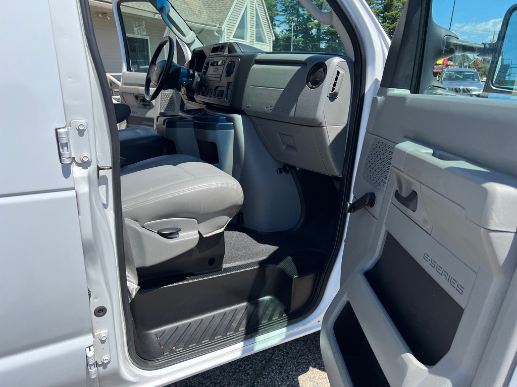 2010 Ford Econoline Image 16