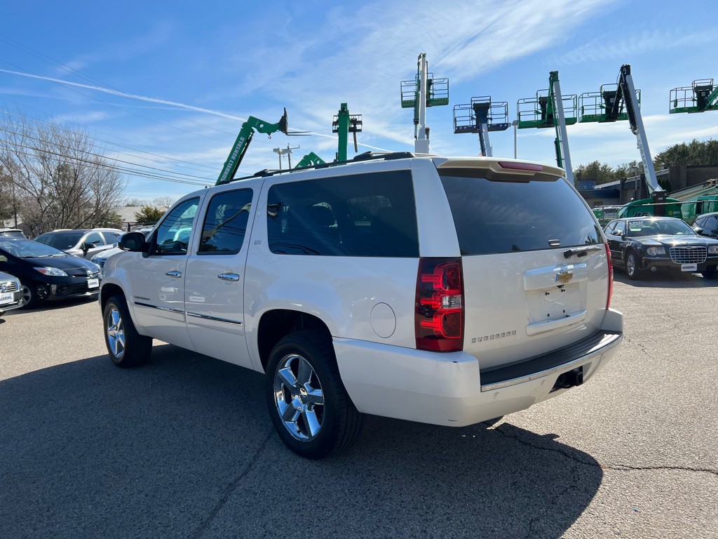 2013 Chevrolet Suburban Image 8