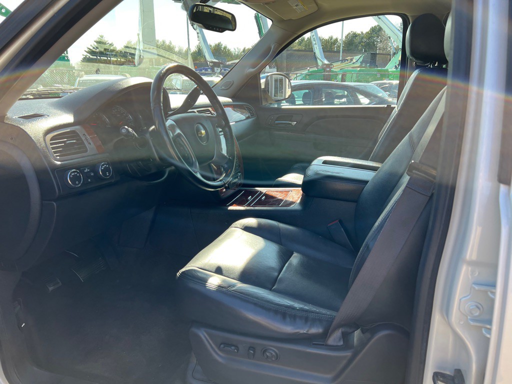 2013 Chevrolet Suburban Image 10