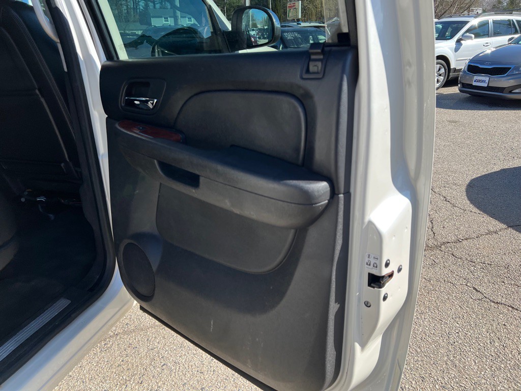 2013 Chevrolet Suburban Image 16