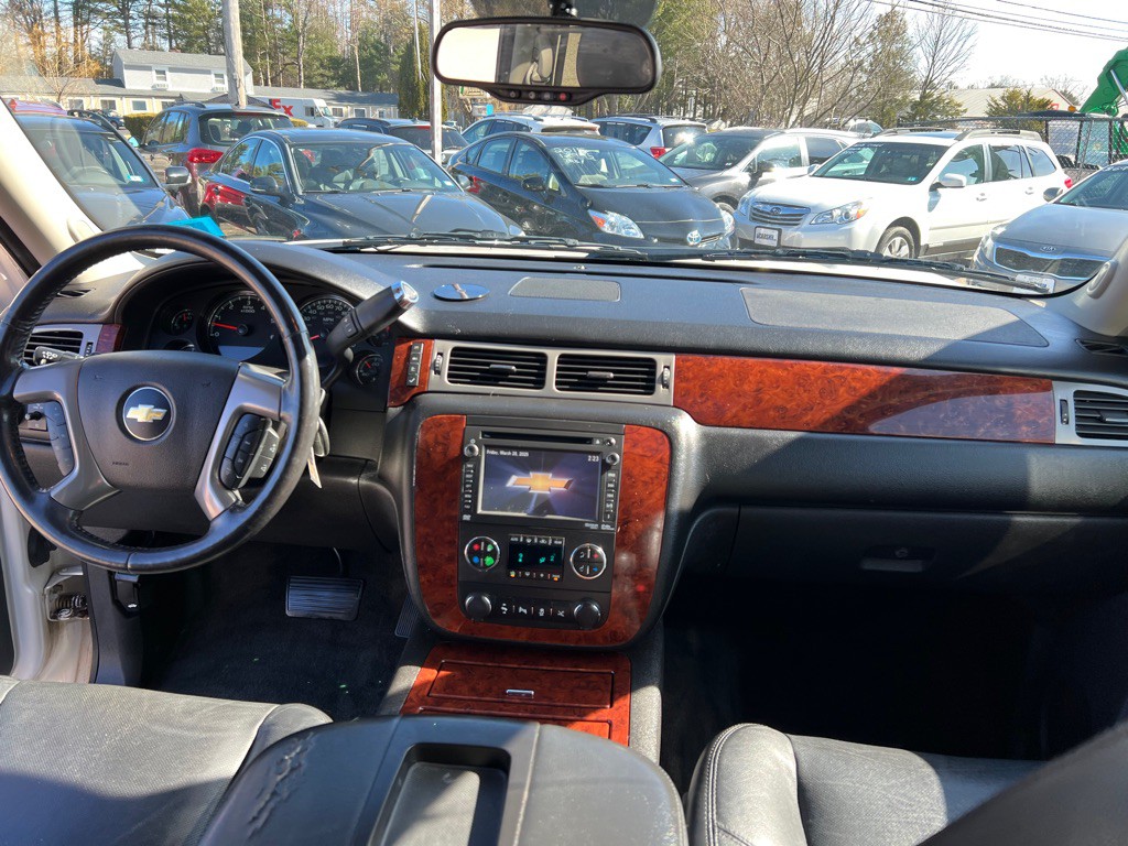 2013 Chevrolet Suburban Image 17