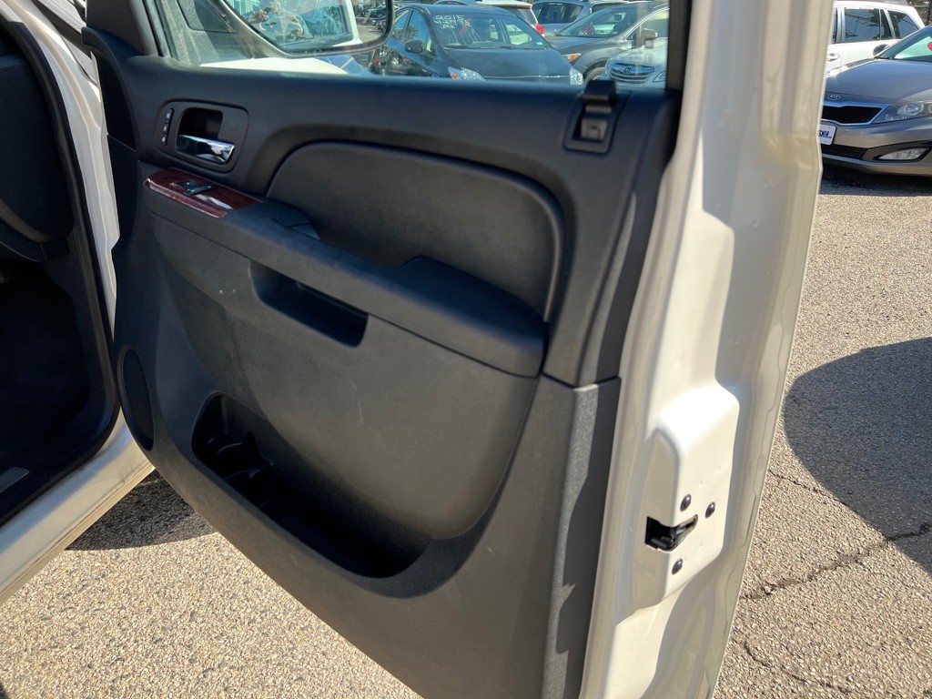 2013 Chevrolet Suburban Image 19