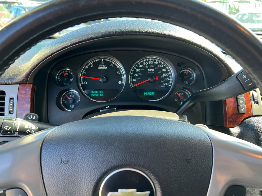 2013 Chevrolet Suburban Image 21