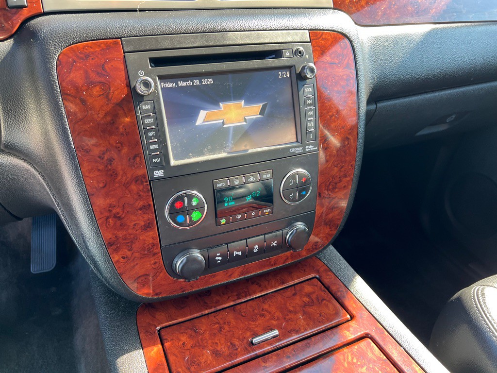 2013 Chevrolet Suburban Image 22