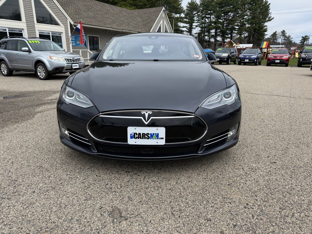 2015 Tesla Model S Image 2