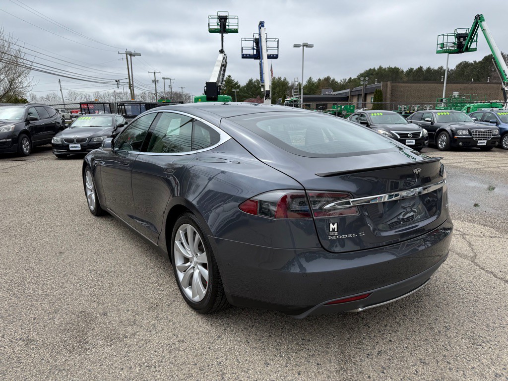 2015 Tesla Model S Image 8