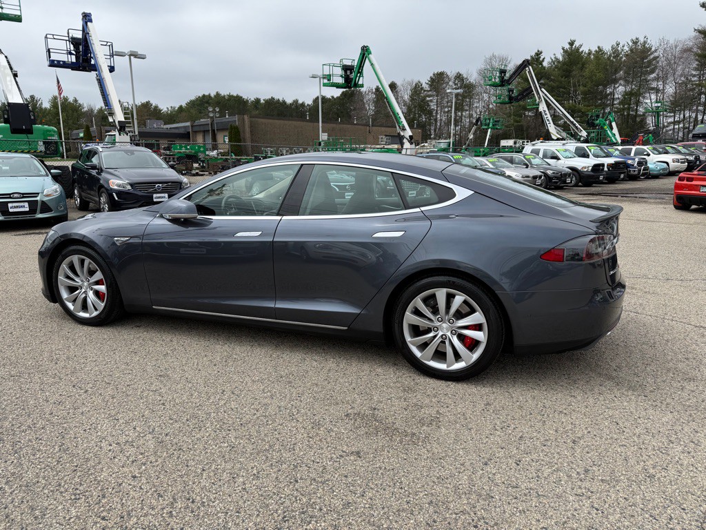 2015 Tesla Model S Image 9