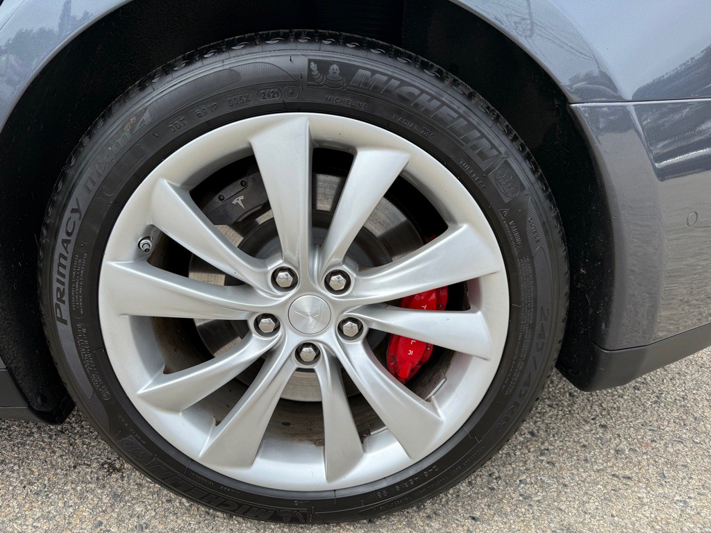 2015 Tesla Model S Image 10