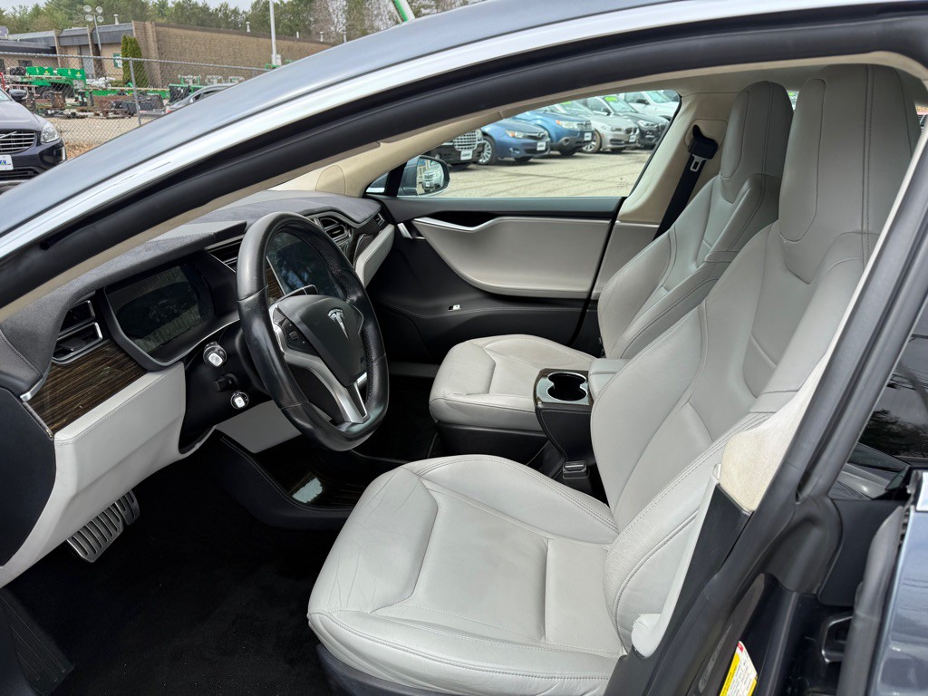 2015 Tesla Model S Image 12