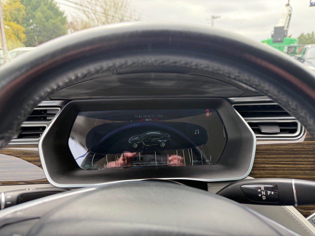 2015 Tesla Model S Image 14