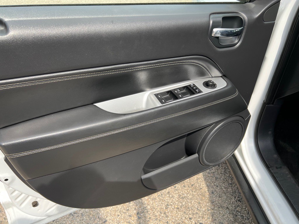 2014 Jeep Compass Image 10