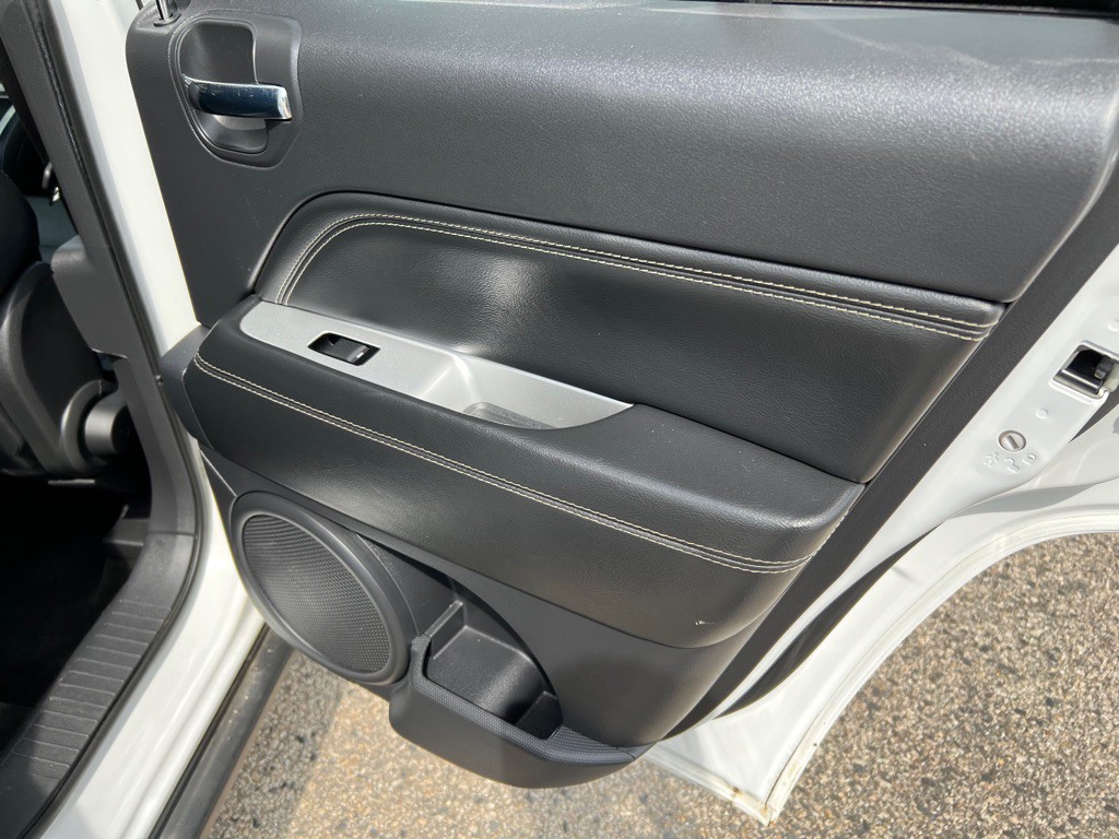 2014 Jeep Compass Image 15