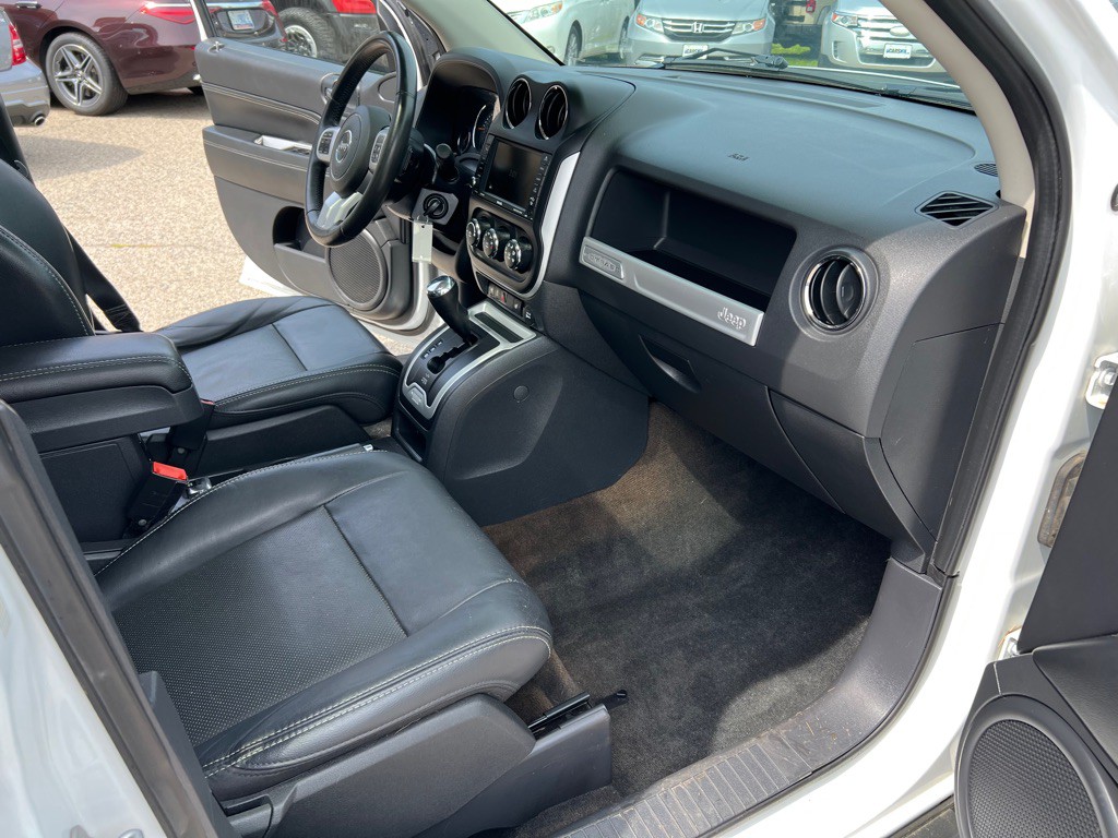 2014 Jeep Compass Image 16