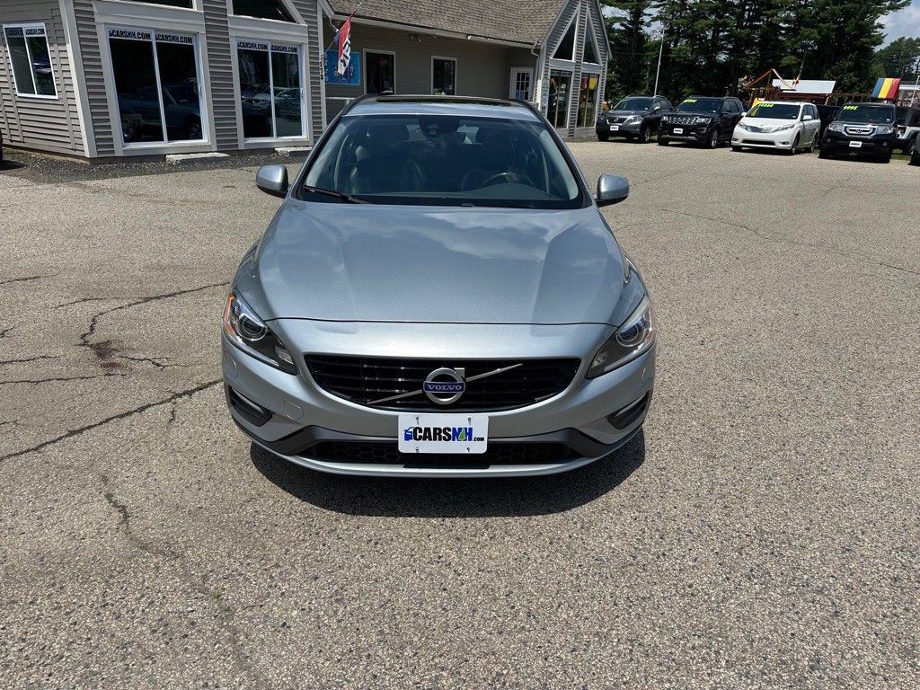 2018 Volvo V60 Image 2