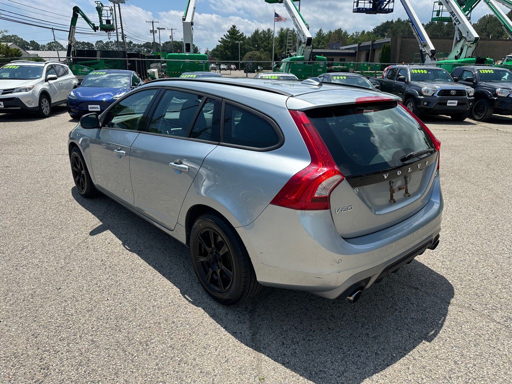 2018 Volvo V60 Image 6