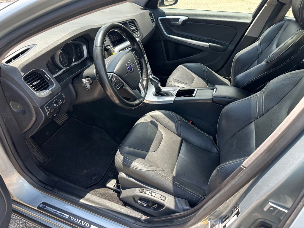 2018 Volvo V60 Image 9