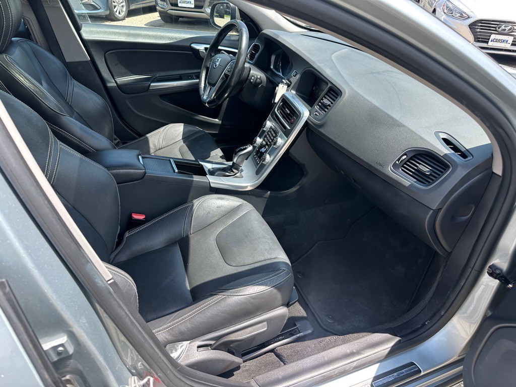 2018 Volvo V60 Image 10