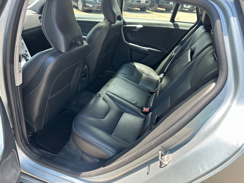 2018 Volvo V60 Image 12