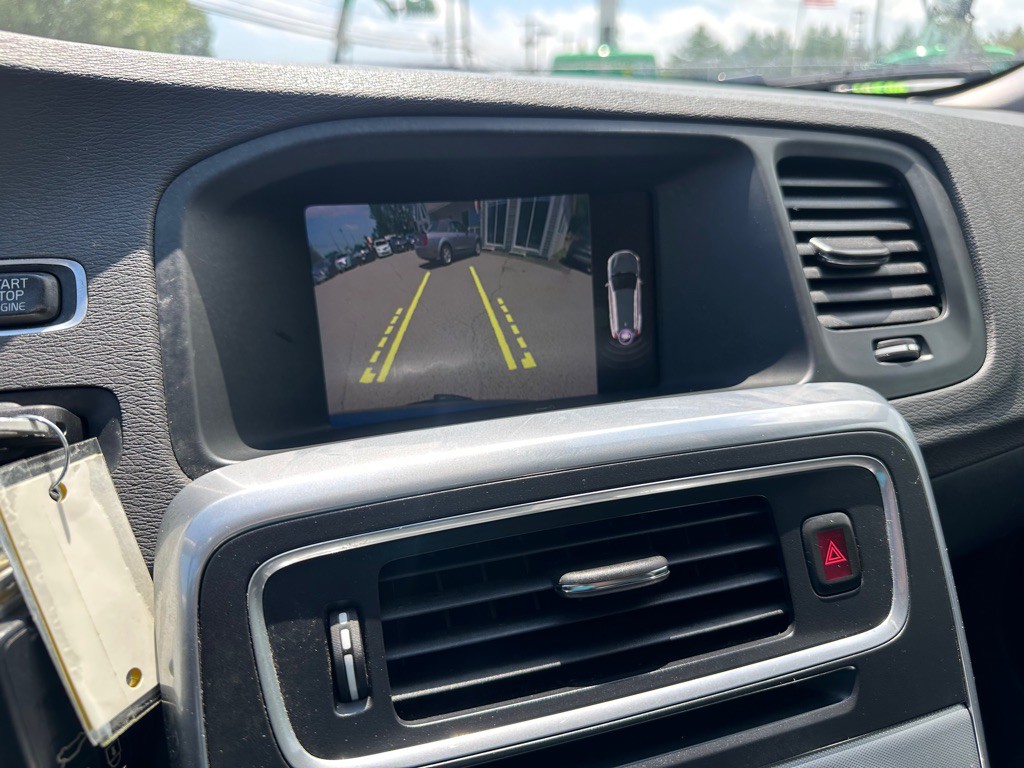 2018 Volvo V60 Image 15