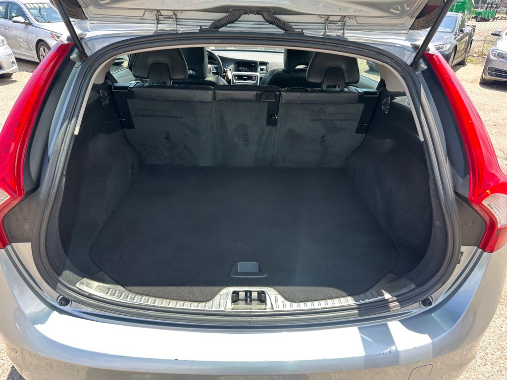 2018 Volvo V60 Image 16