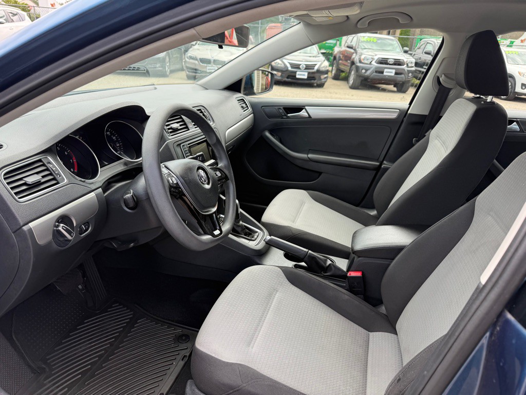 2017 Volkswagen Jetta Image 12