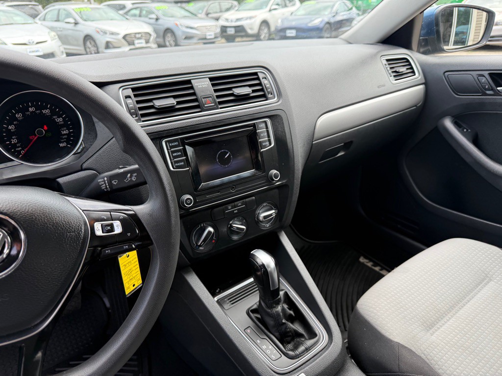 2017 Volkswagen Jetta Image 13
