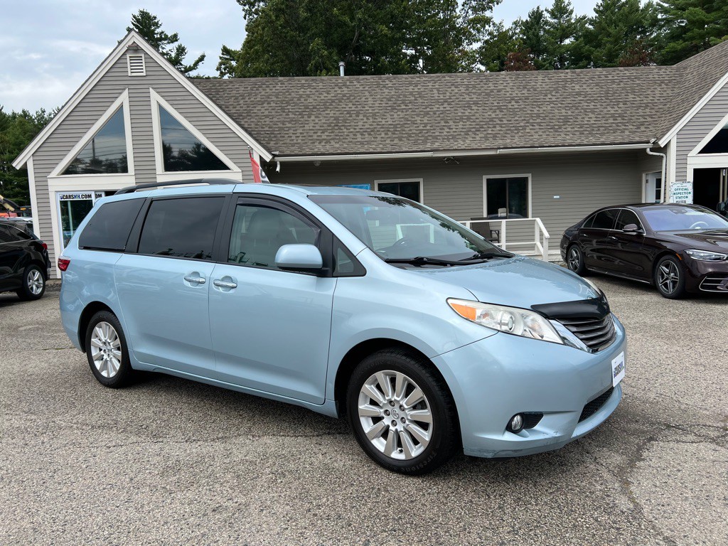 2015 Toyota Sienna Image 3