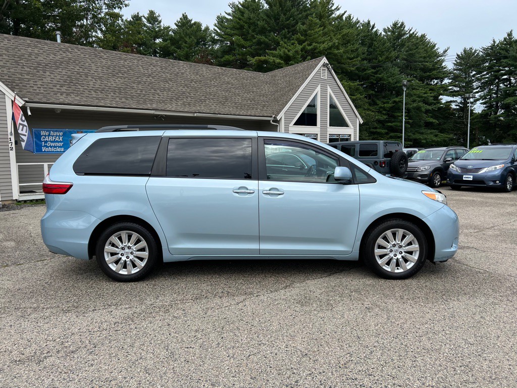 2015 Toyota Sienna Image 4