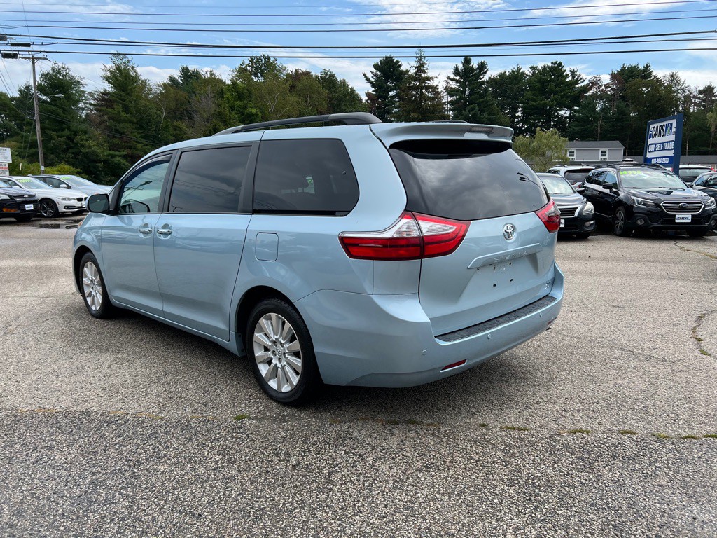 2015 Toyota Sienna Image 7