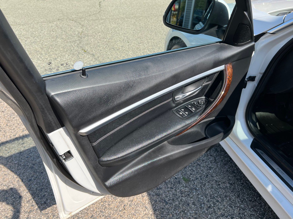 2018 BMW 3 Series Image 10