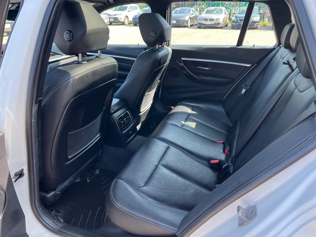 2018 BMW 3 Series Image 11