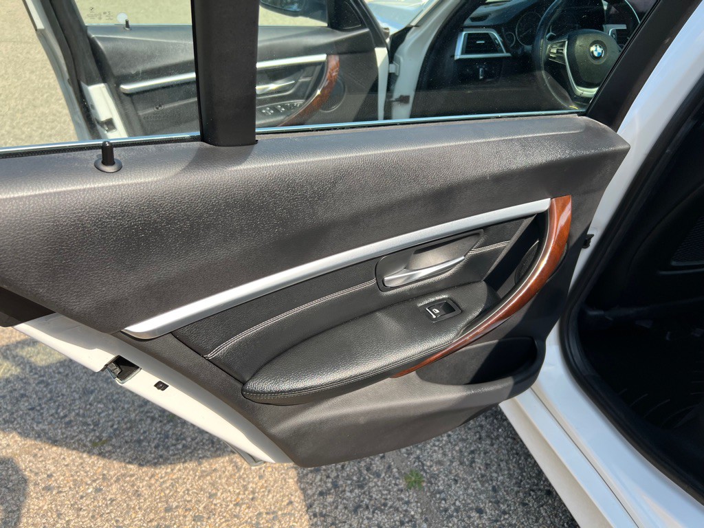2018 BMW 3 Series Image 12
