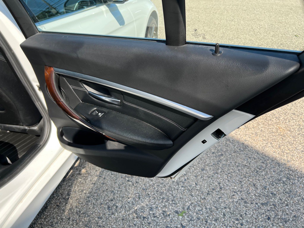 2018 BMW 3 Series Image 15