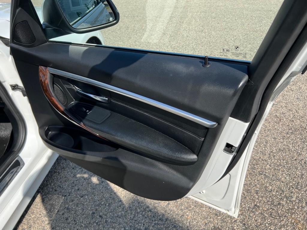 2018 BMW 3 Series Image 16