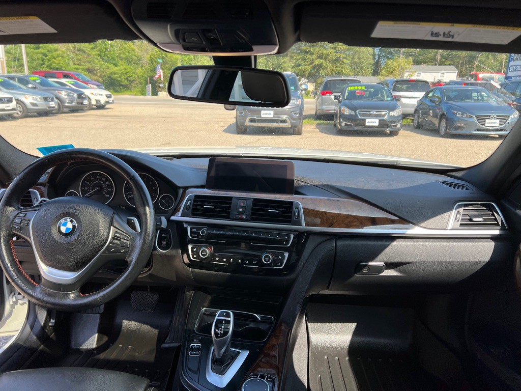 2018 BMW 3 Series Image 17