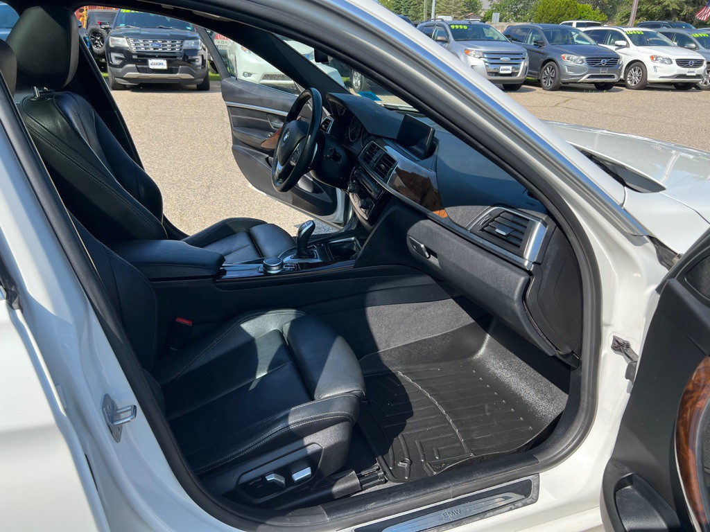 2018 BMW 3 Series Image 18