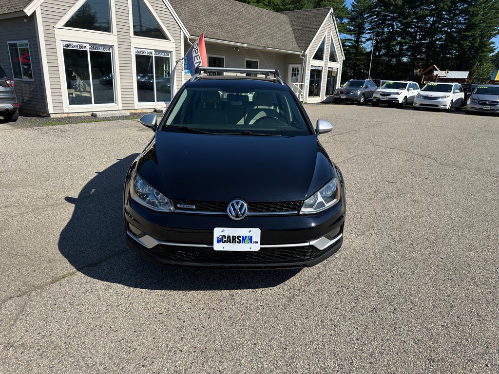 2017 Volkswagen Golf Image 2