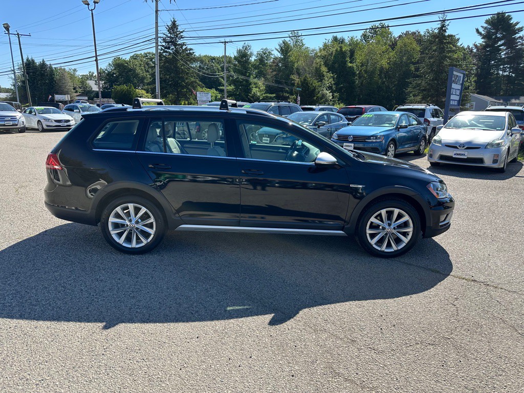 2017 Volkswagen Golf Image 4