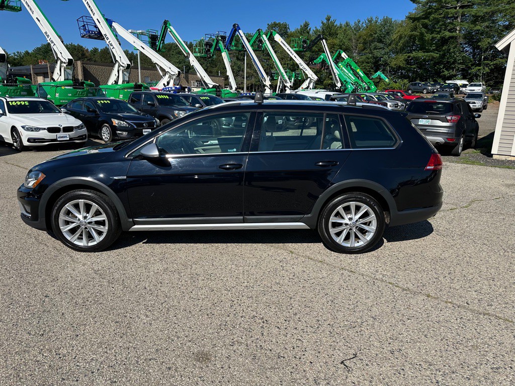 2017 Volkswagen Golf Image 8