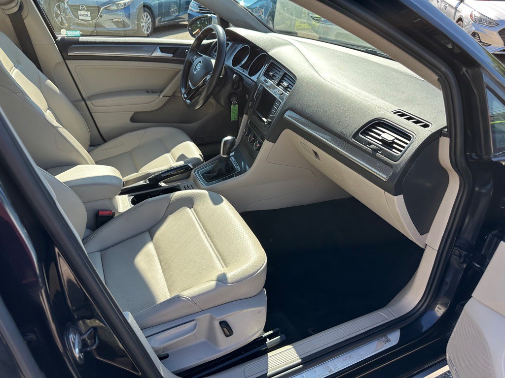 2017 Volkswagen Golf Image 10